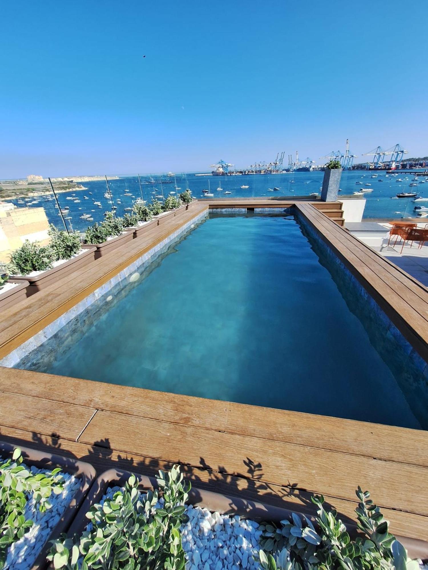 South32 Hotel Birżebbuġa Exteriör bild
