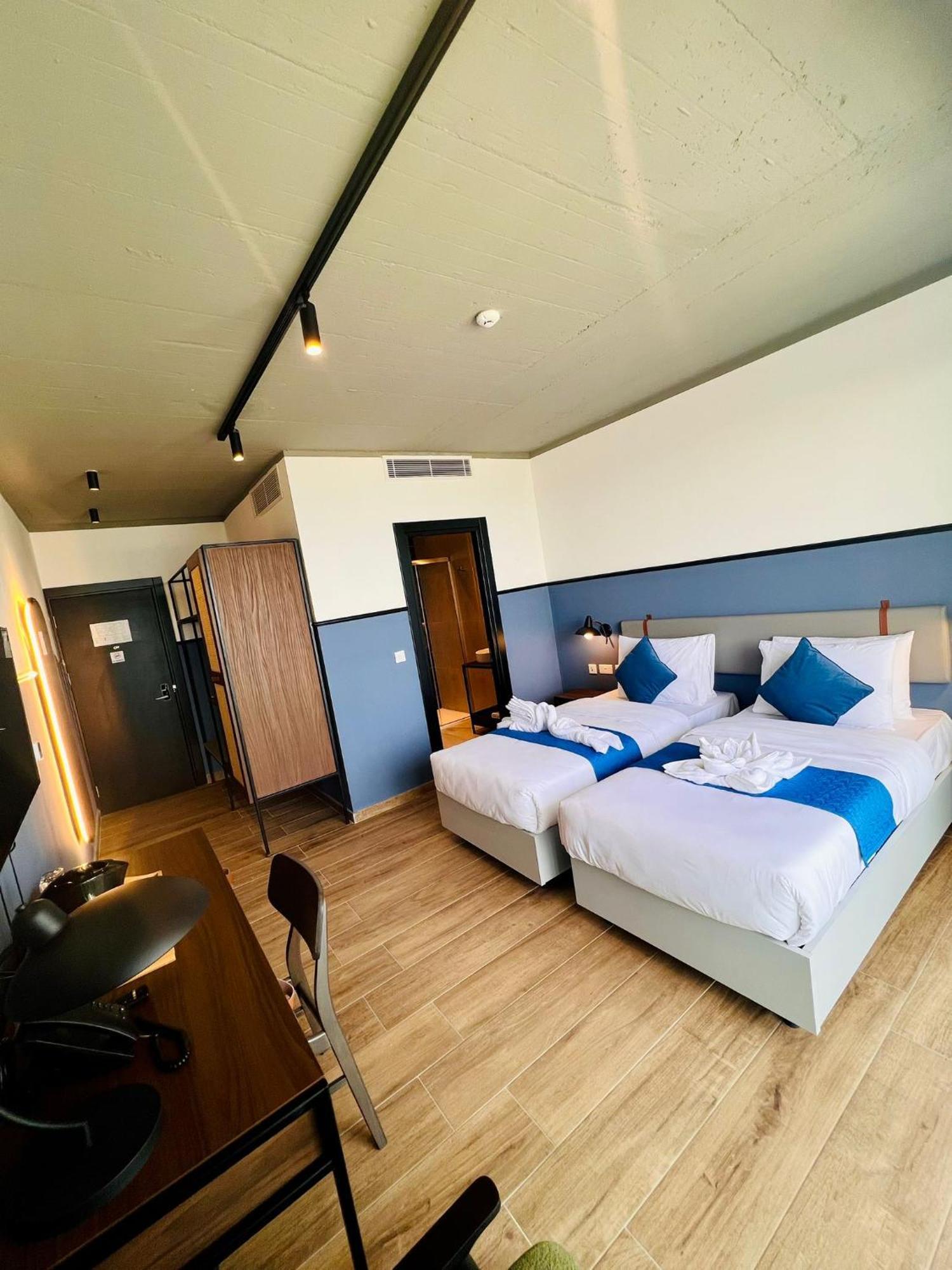South32 Hotel Birżebbuġa Exteriör bild