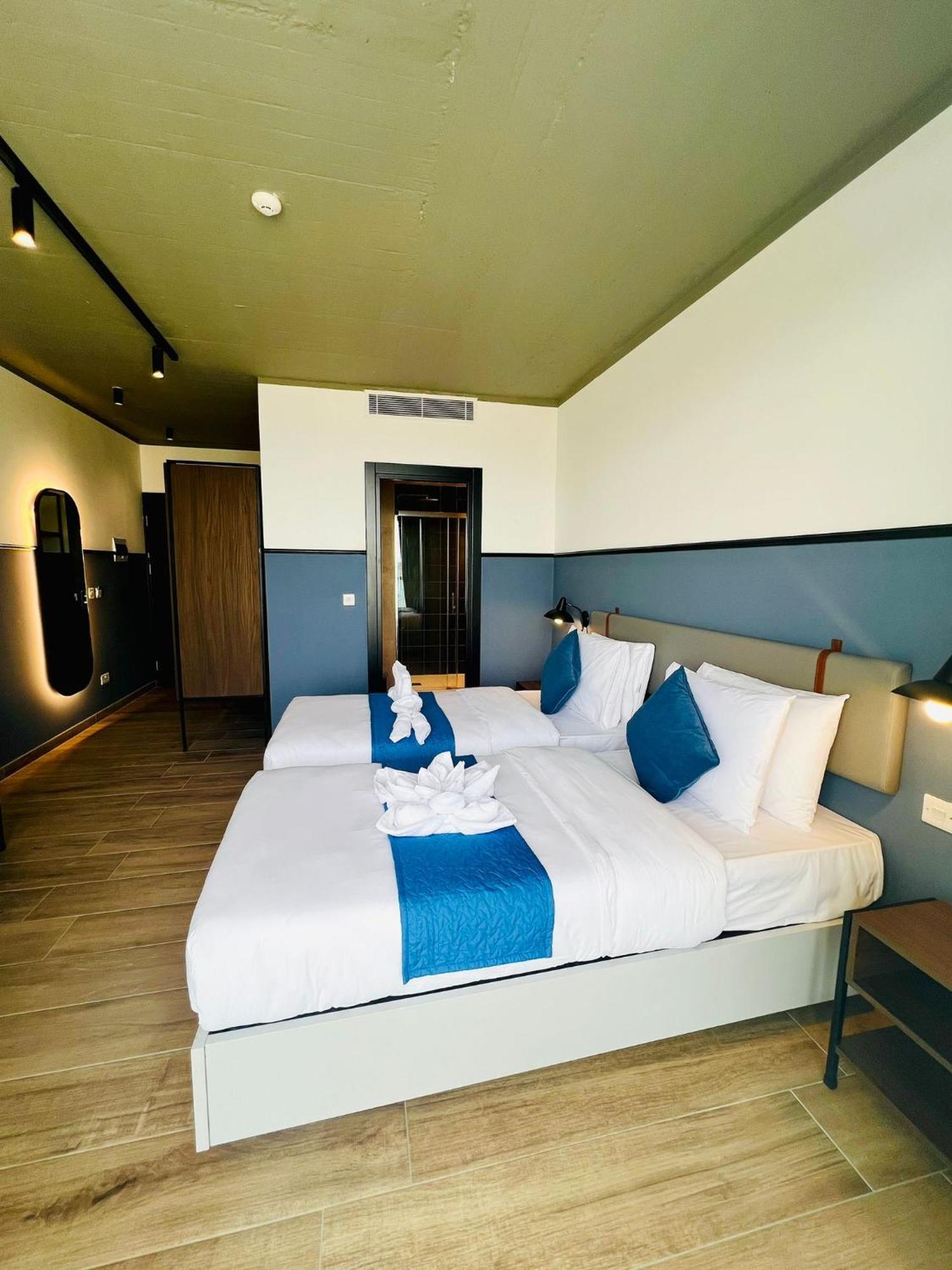 South32 Hotel Birżebbuġa Exteriör bild