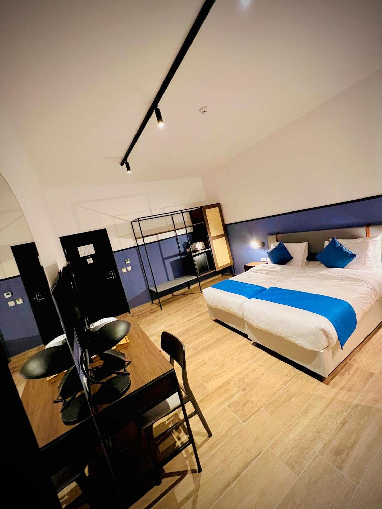 South32 Hotel Birżebbuġa Exteriör bild